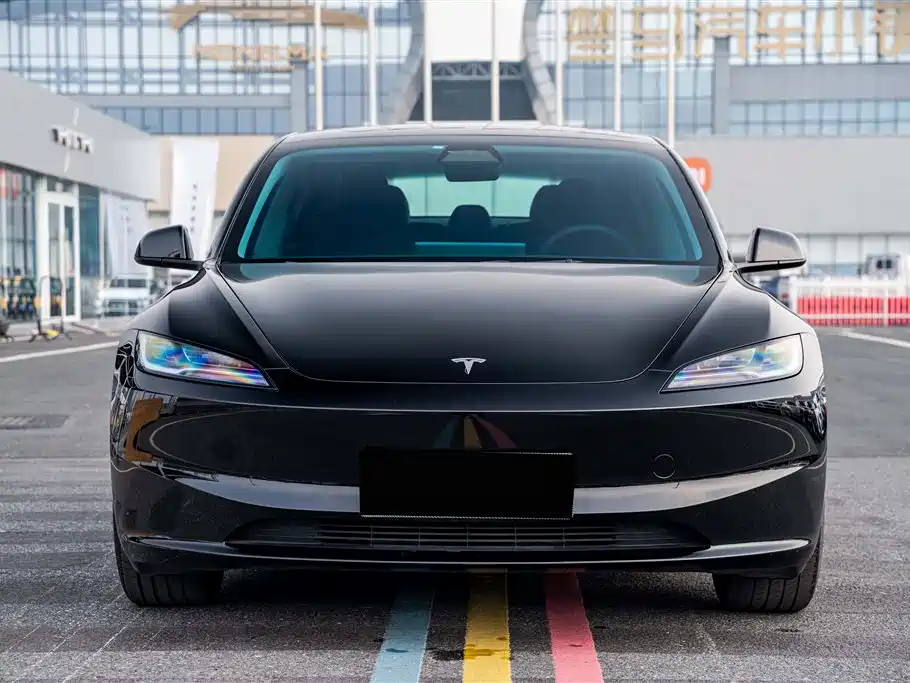 Фото 2 - Tesla Model 3