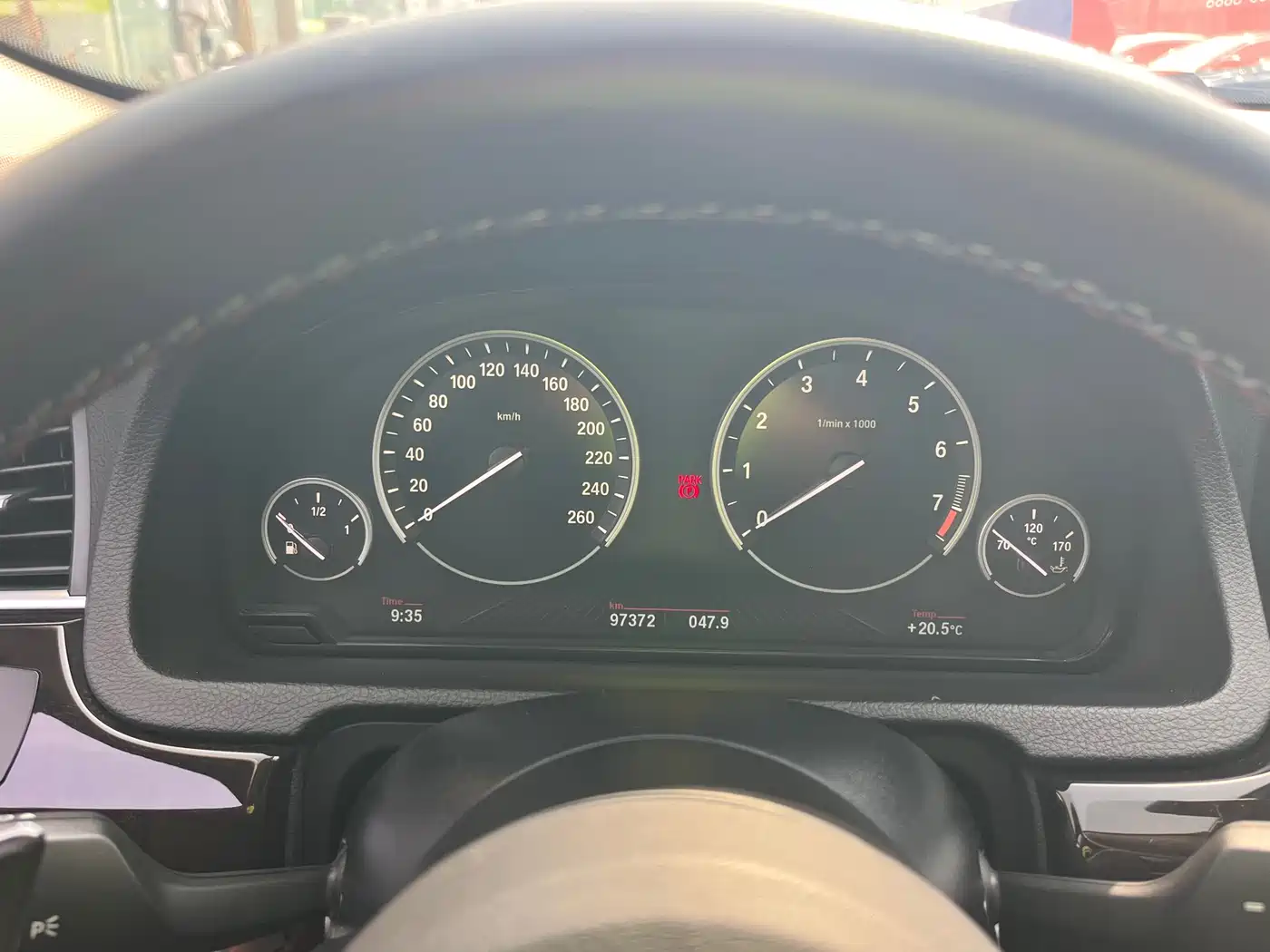 BMW 5 Series GT 2014 528i Leading фото 9