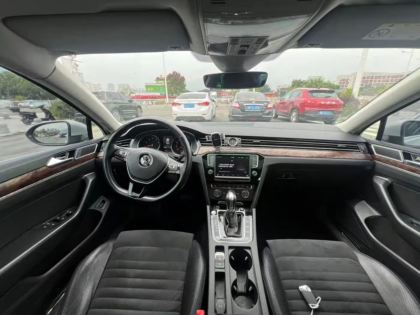 Volkswagen Magotan 2017 330TSI DSG Premium фото 5