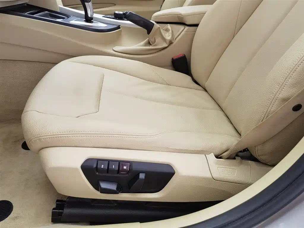 BMW 3 Series 2013 316i Progressive фото 20