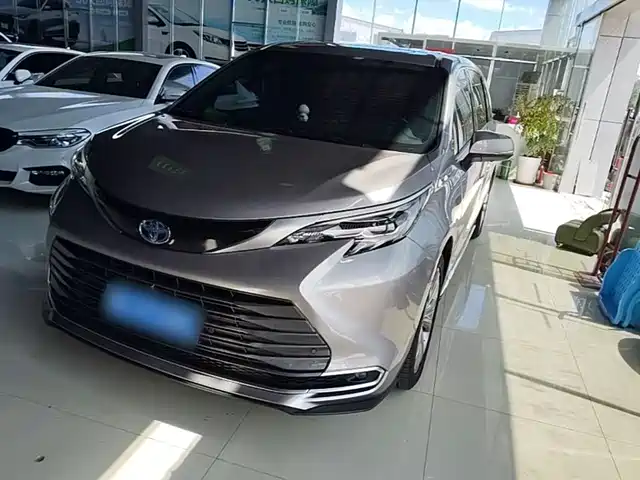 Toyota Sienna 2.5L, гибрид, Премиум