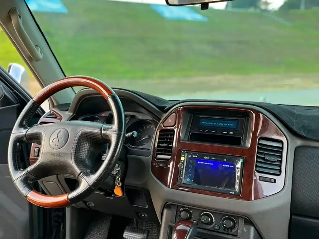 Mitsubishi Pajero 2003 2004 Model V73 3.0L GLS