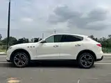 Фото 8 - Maserati Levante