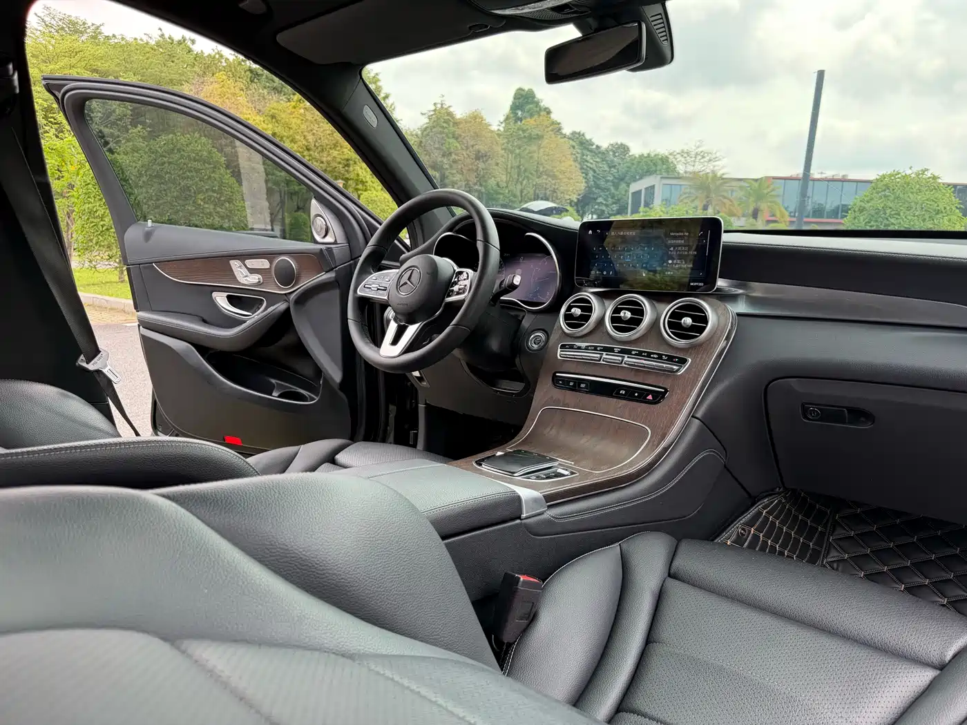 Mercedes-Benz GLC 2022 Model GLC 260 L 4MATIC Luxury Edition фото 12