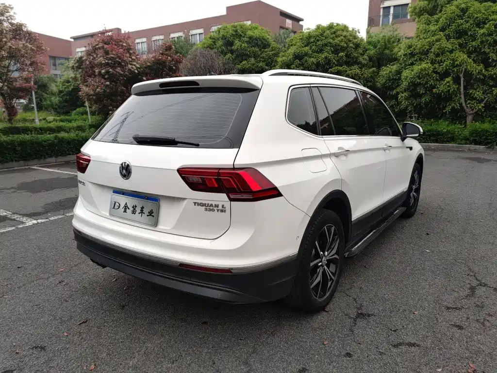 Фото 9 - Volkswagen Tiguan L