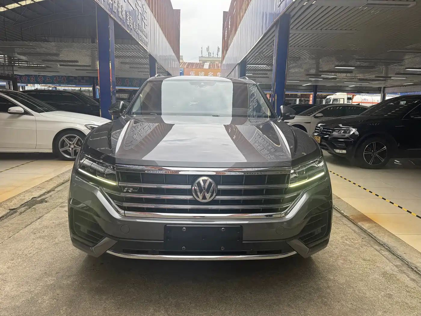 Volkswagen Touareg 2019 3.0TSI Sharp Edge Edition China V фото 2