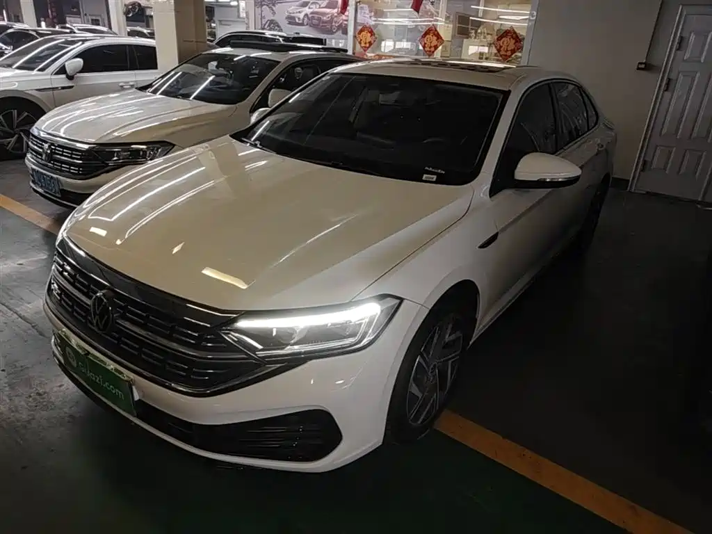 Volkswagen Sagitar 2025 300TSI DSG Surpass Edition