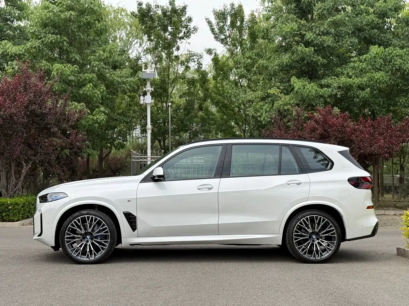 BMW X5 2025 Model xDrive 40Li Exclusive M Sport Blackout Package фото 2