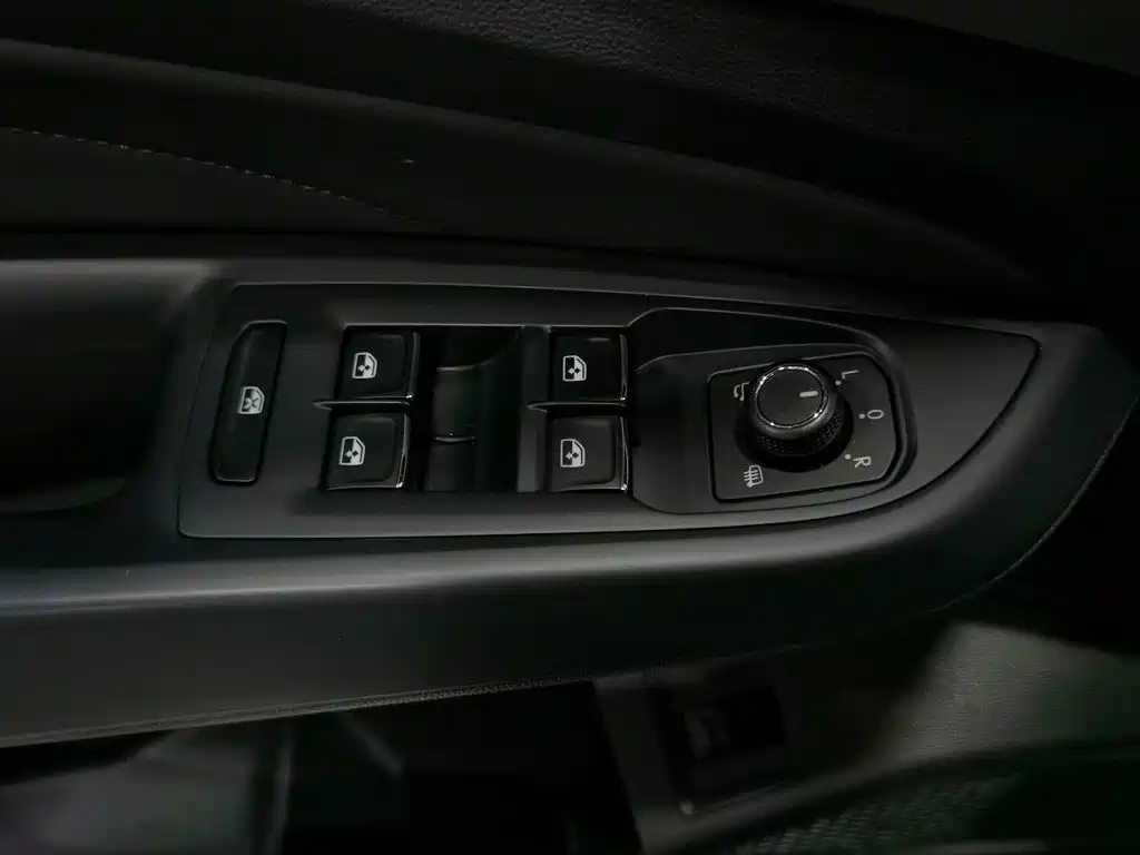 Фото 9 - Volkswagen Passat