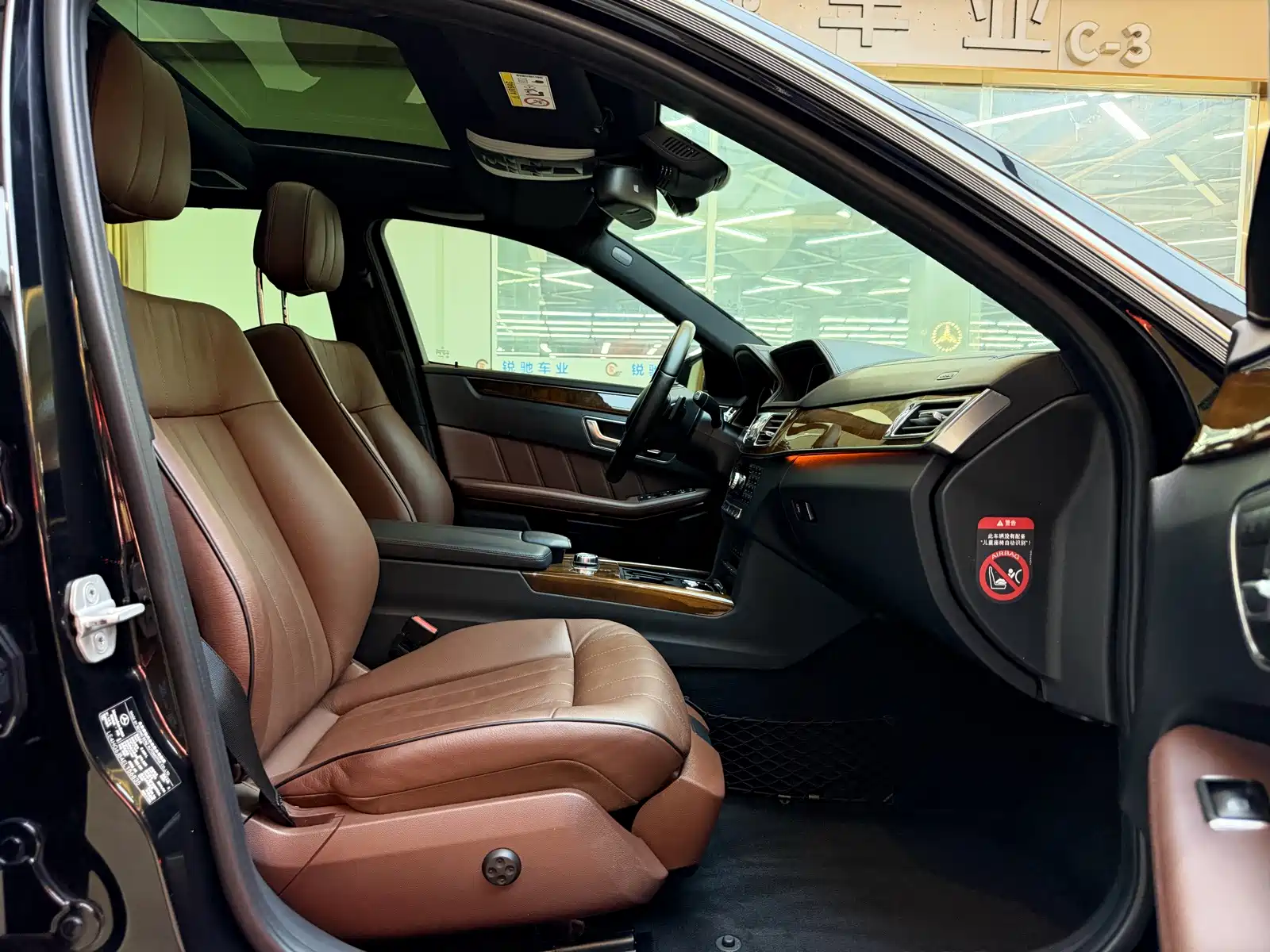 صورة 7 - Mercedes-Benz E-Class