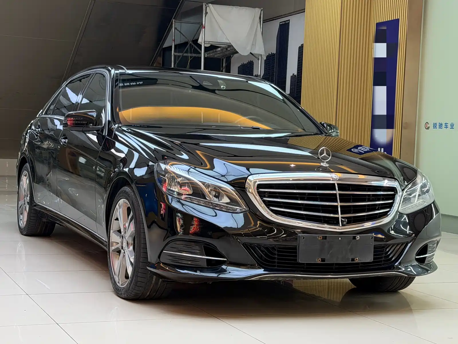 صورة 3 - Mercedes-Benz E-Class