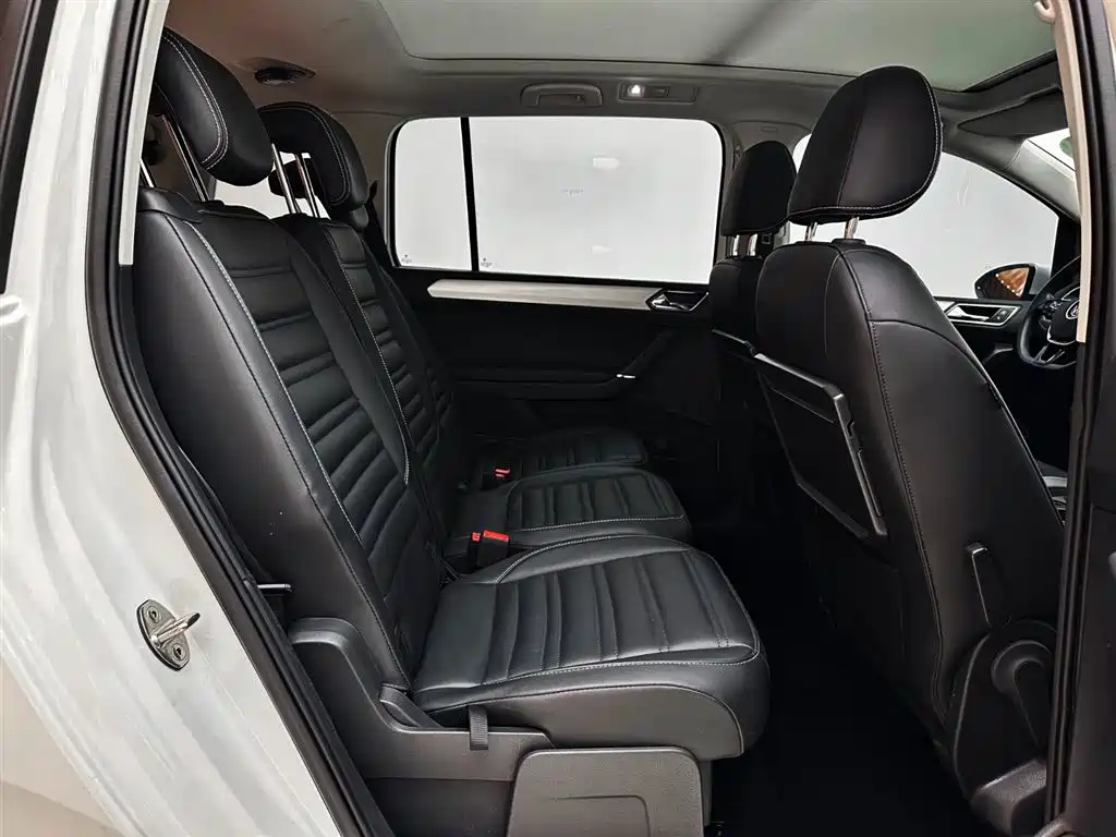 Volkswagen Touran 2021 Touran L 280TSI DSG Comfort Edition 7-seater фото 23