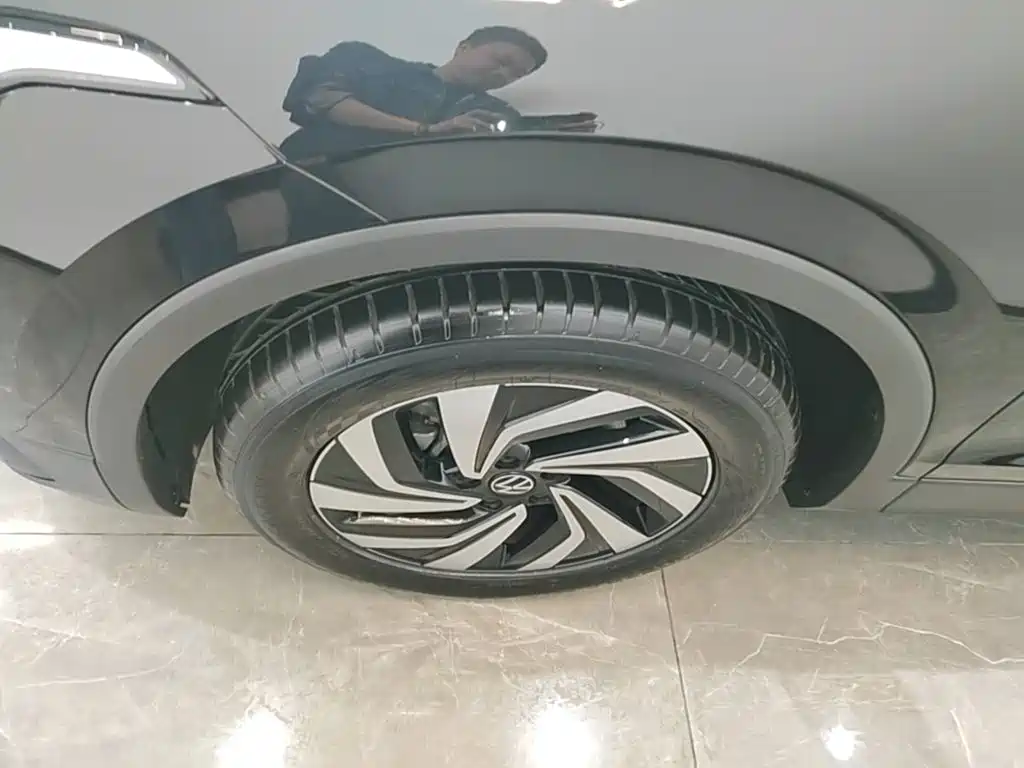 Photo 23 - Volkswagen Tiguan L
