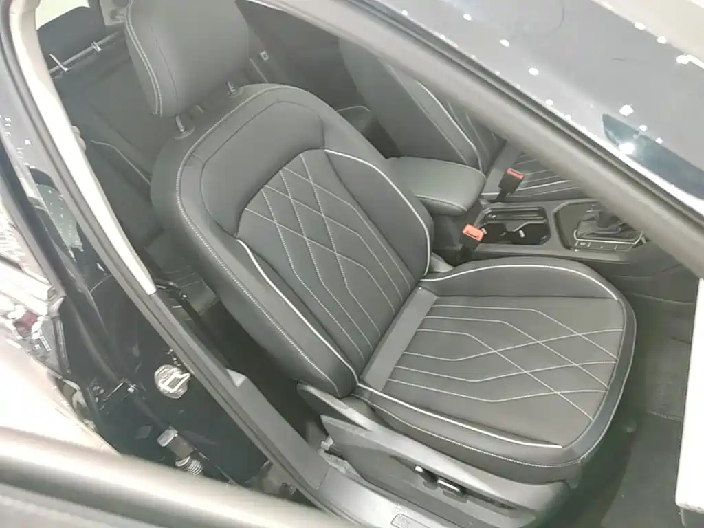 Photo 25 - Volkswagen Tiguan L