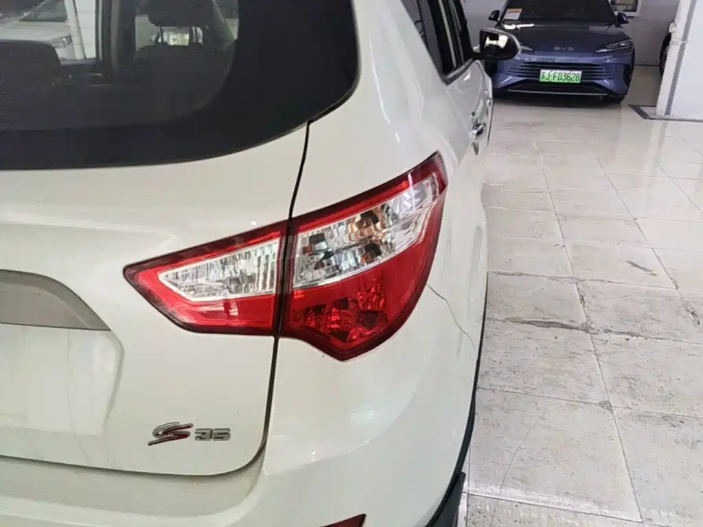 Фото 8 - Changan CS35