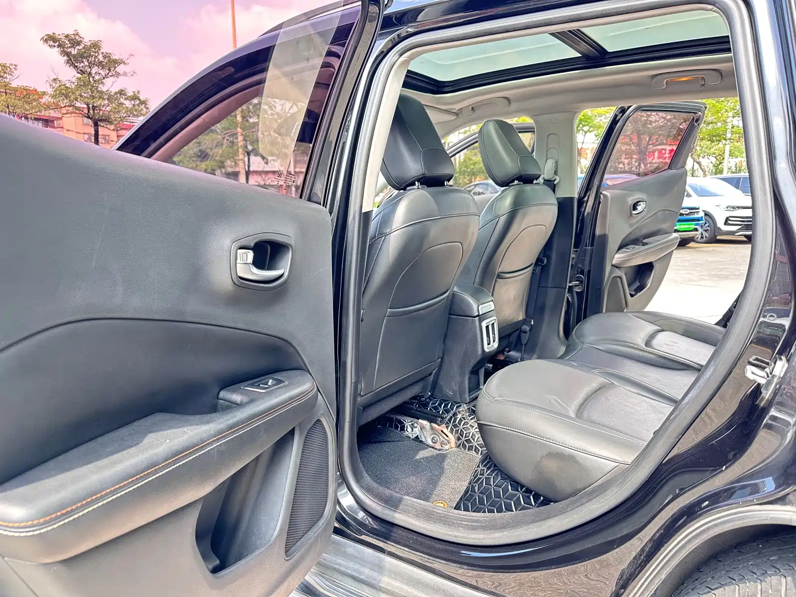 Фото 9 - Jeep Compass