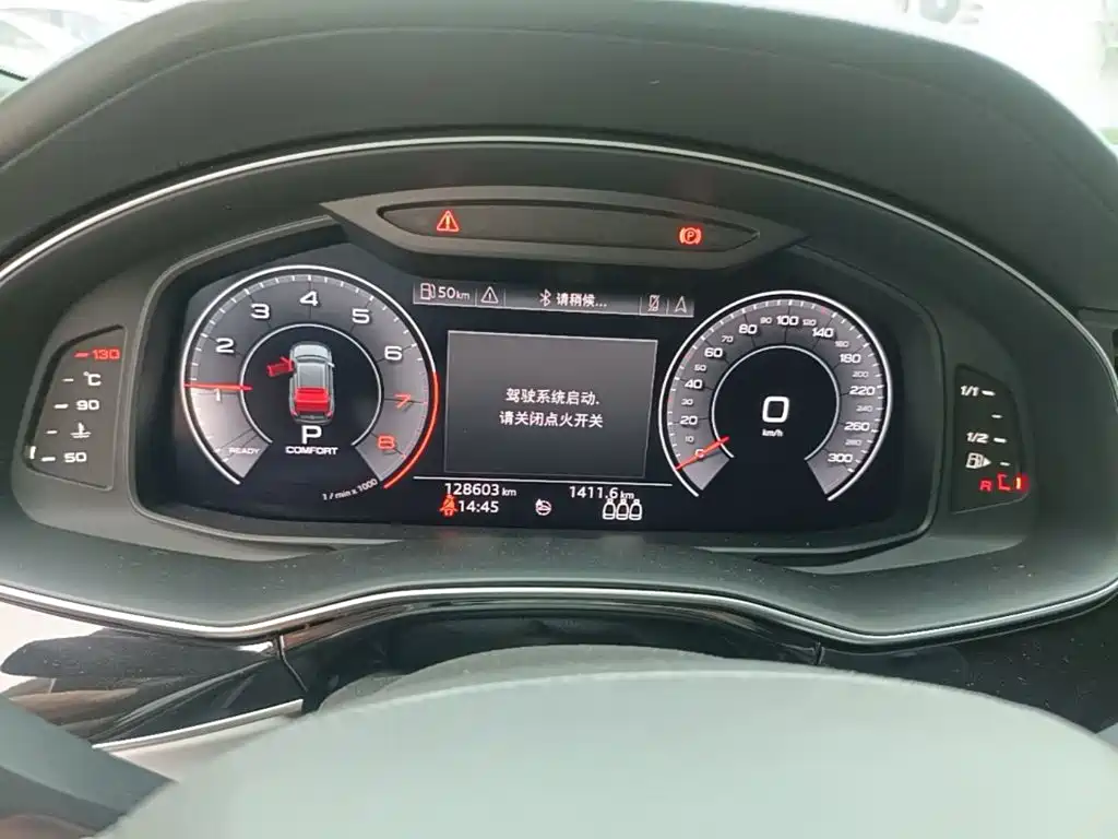 Photo 12 - Audi Q8
