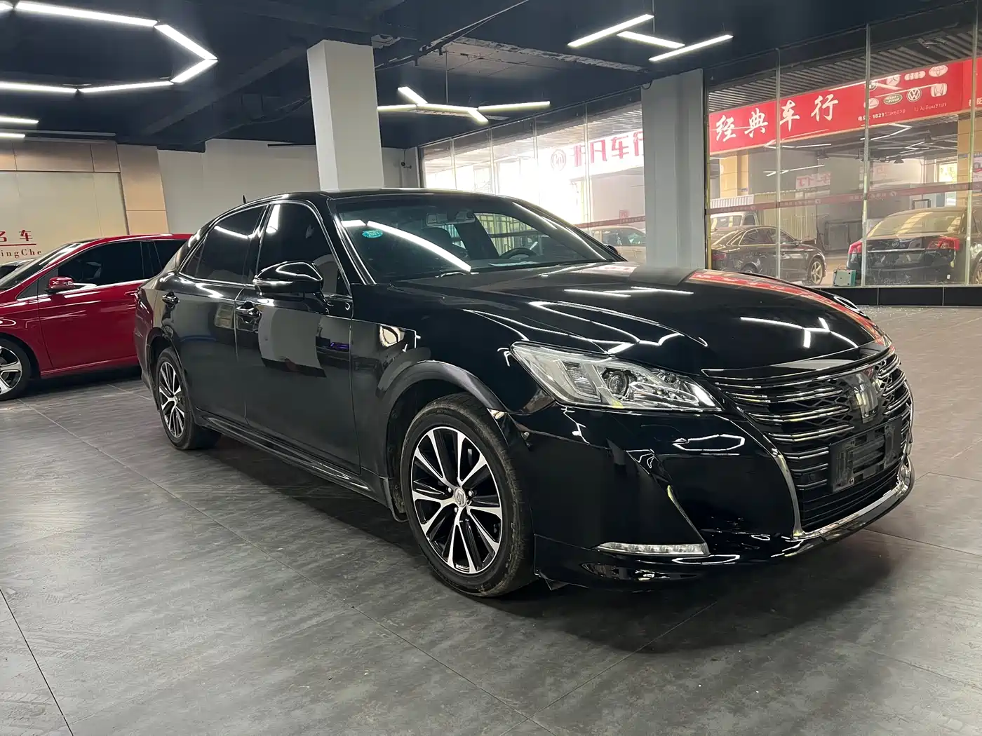 Toyota Crown 2018 2.0T Fashion Edition фото 2