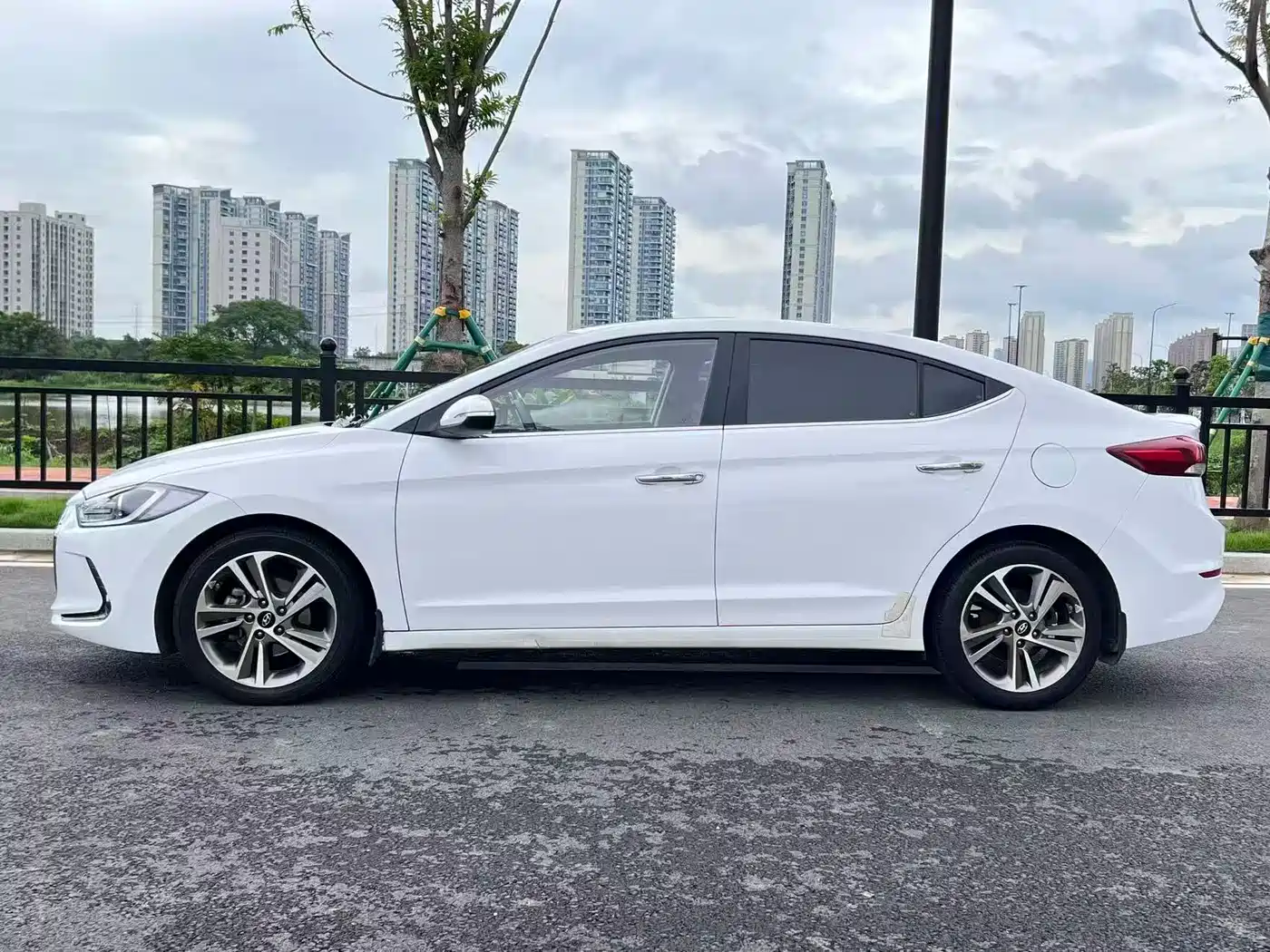 Hyundai Elantra 2016 Model 1.6L Automatic Smart Elite фото 3