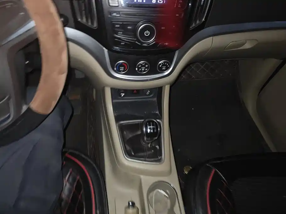 Baojun 730 2014 2014 1.5L Manual Standard 7-seater