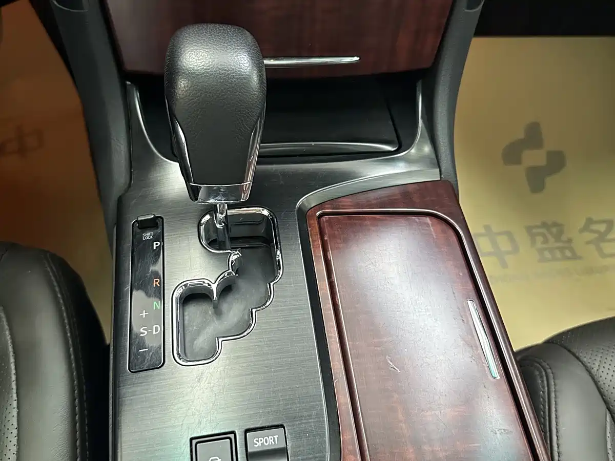 Toyota Crown 2010 3.0L Royal Saloon фото 21