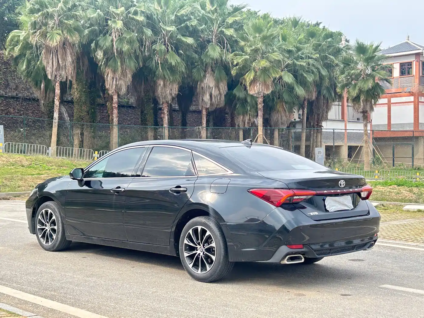 Toyota Avalon 2022 2.0L Progressive Edition фото 3