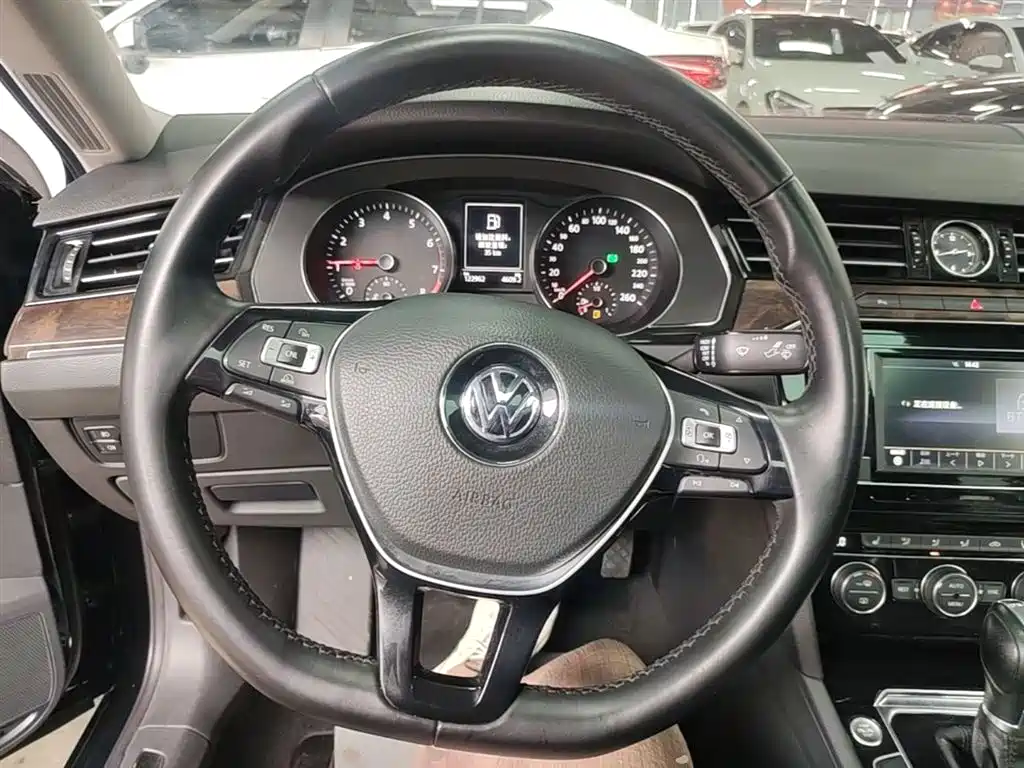 Volkswagen Magotan 2018 Facelift 330TSI DSG Luxury фото 11