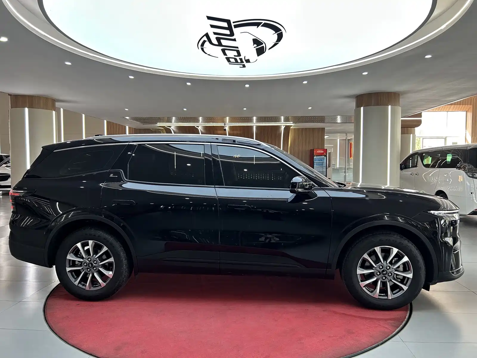 Фото 4 - Ford Edge