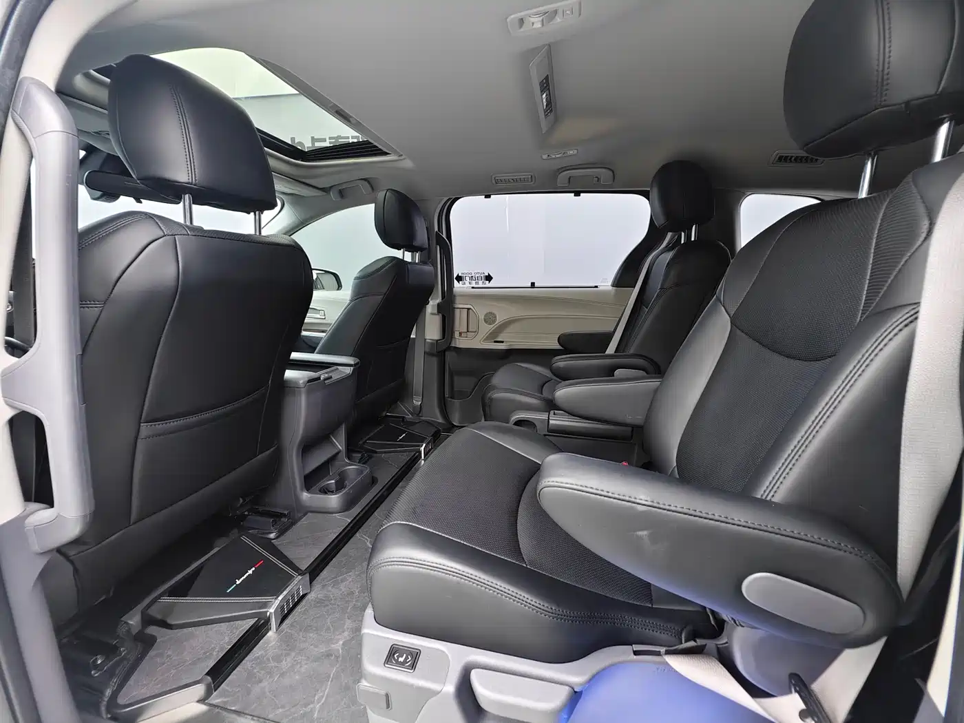 Toyota Sienna 2023 2.5L Hybrid Comfort Edition фото 18