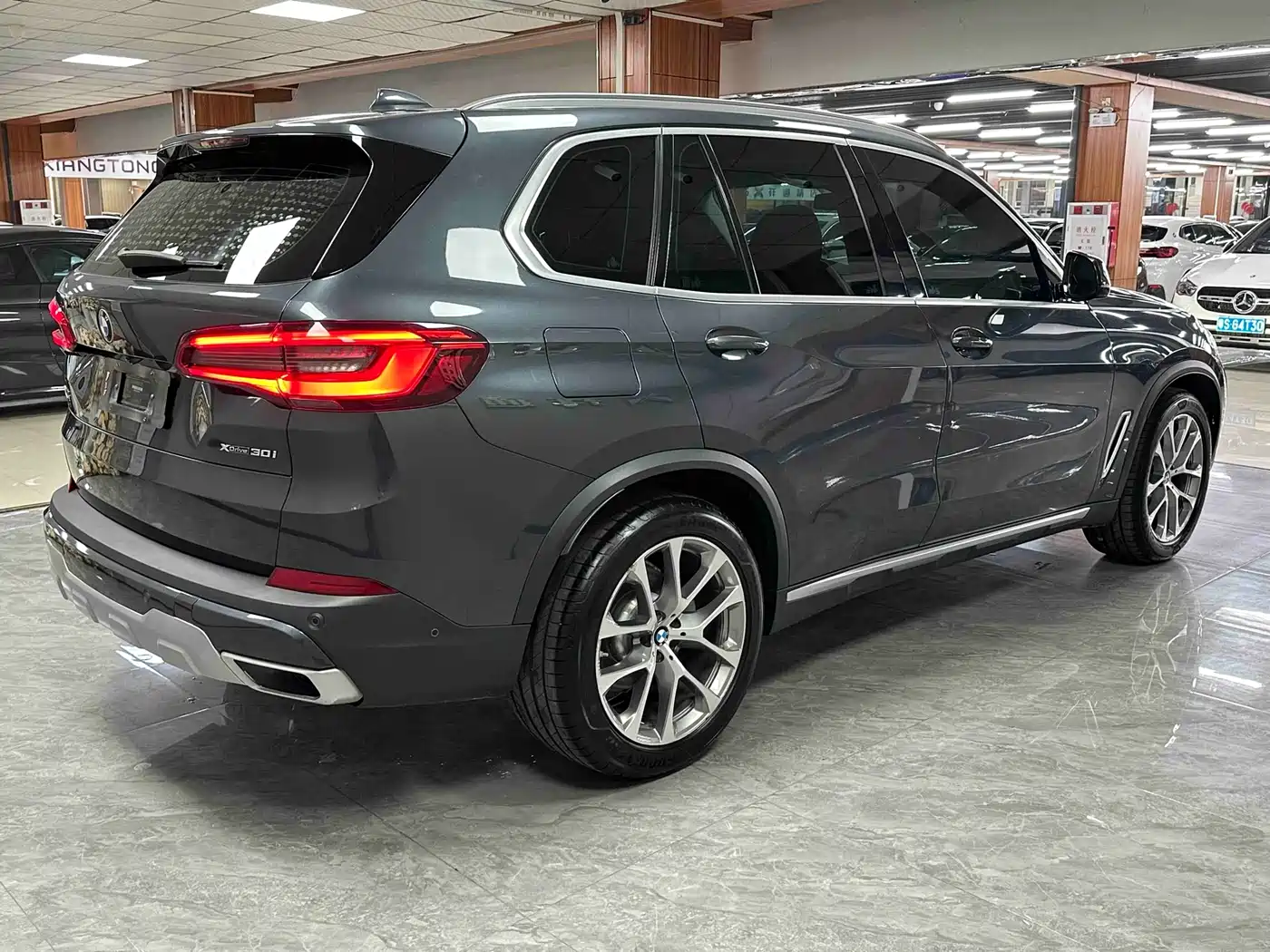 BMW X5 (Import) 2020 xDrive30i M Sport Package фото 9