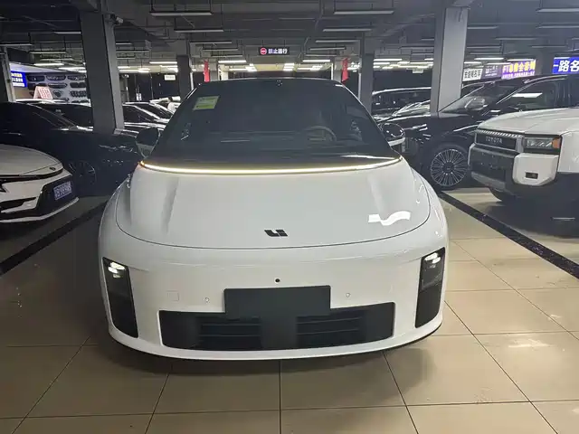 Li Auto i6 2025 2WD Base Model