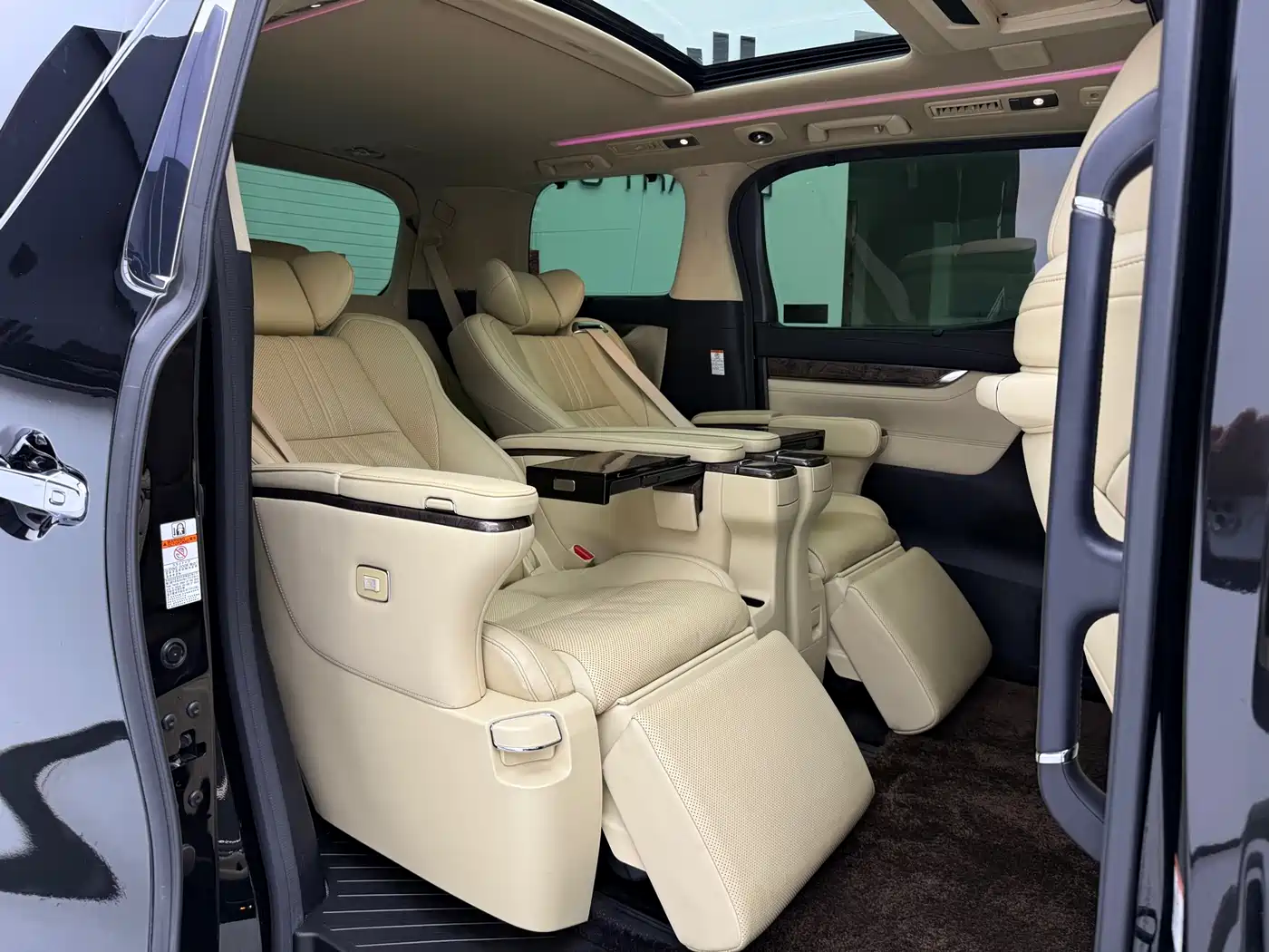Toyota Alphard 2021 Hybrid 2.5L Premium фото 12