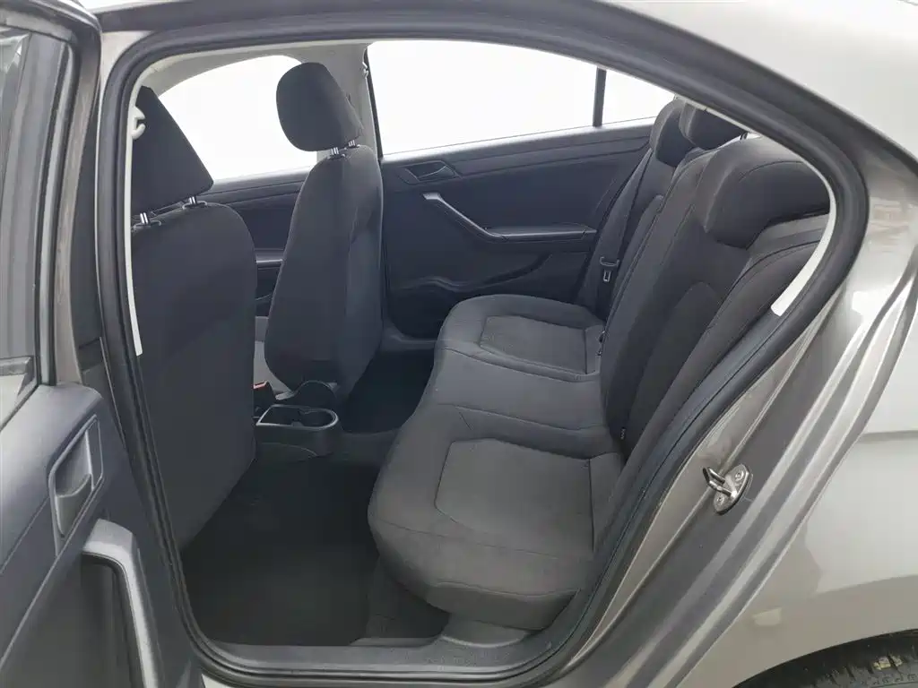 Volkswagen Jetta 2013 1.4L Manual Fashion фото 15