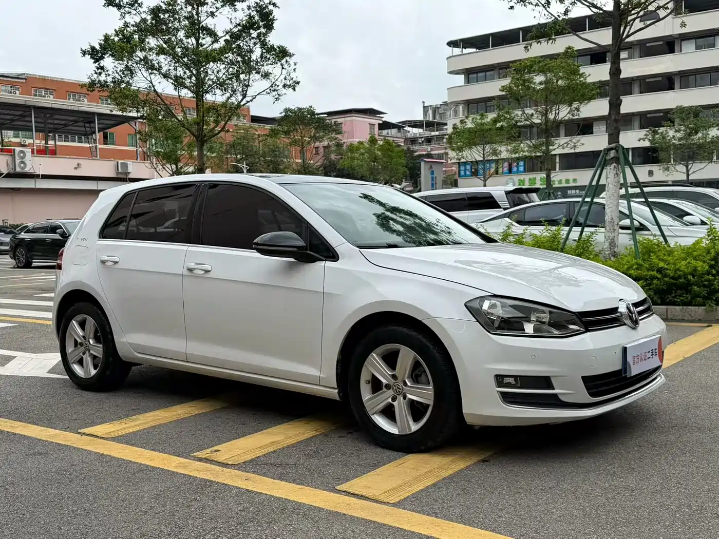 Volkswagen Golf 2017 1.6L Auto Comfort Millionth Edition фото 3