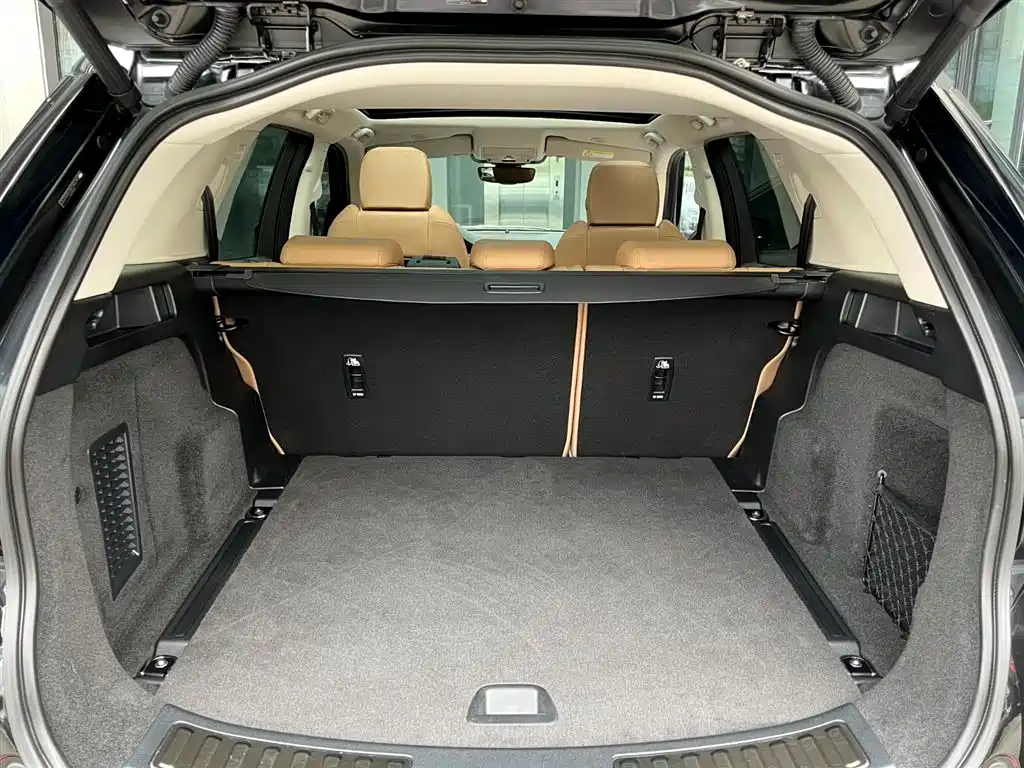 LAND ROVER DISCOVER SPORTS