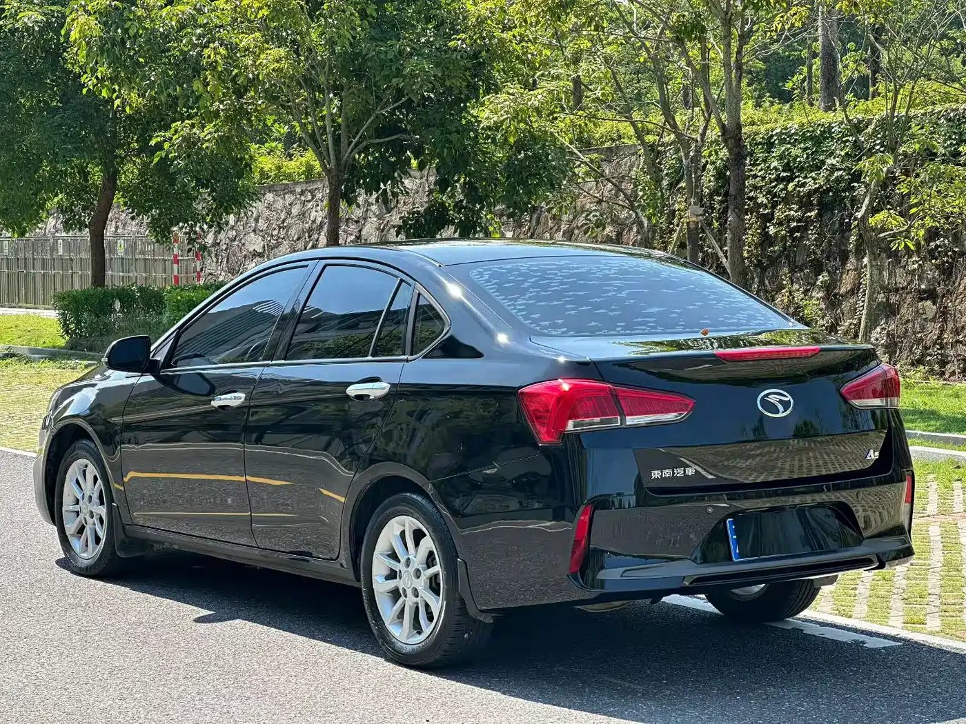 Soueast A5 Wing Dance 2020 2019 1.5L Manual Premium Edition China V