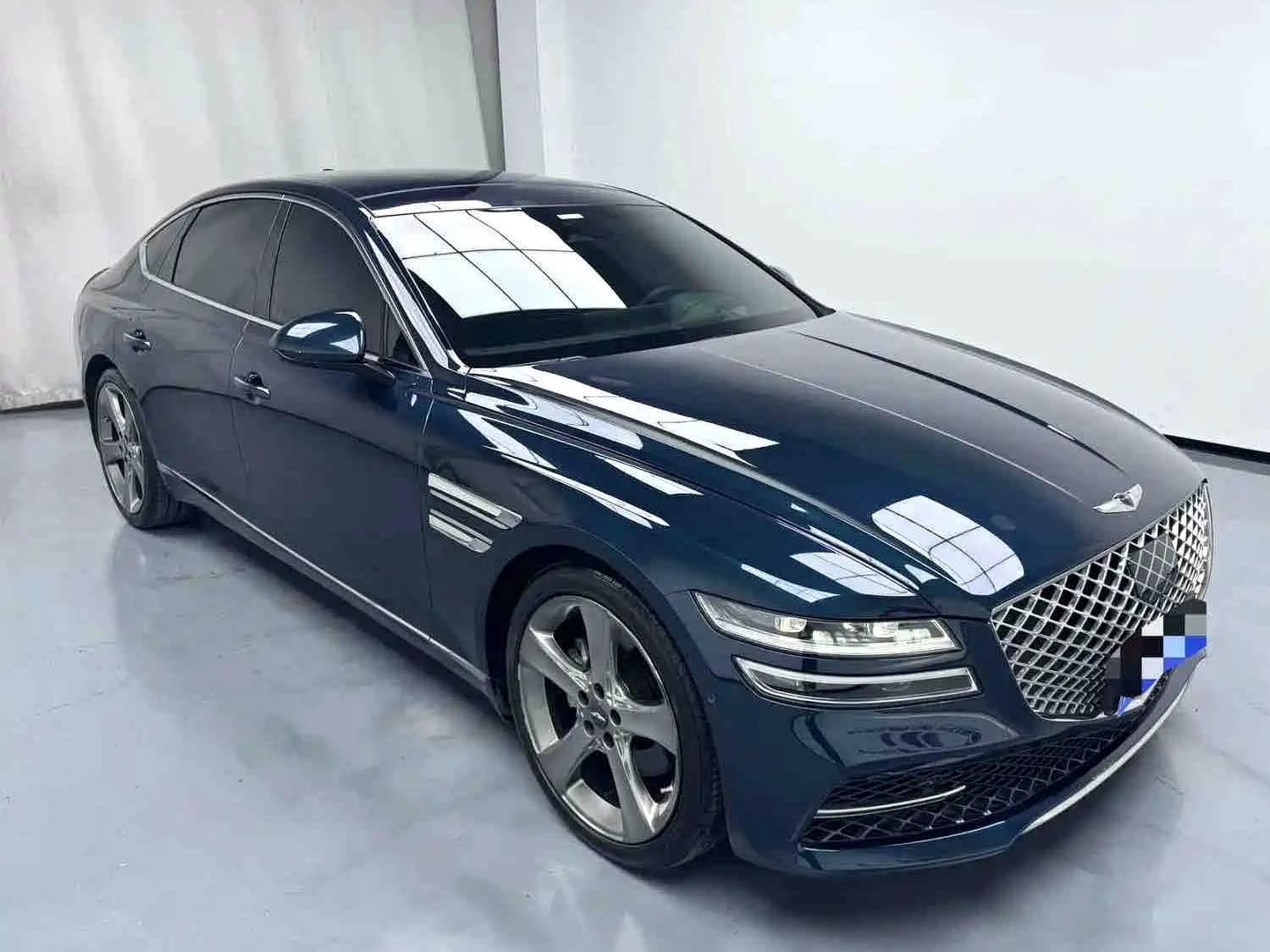 Photo 2 - Genesis G80
