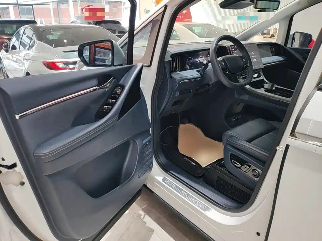 GAC Trumpchi Trumpchi Xiangwang M8 2025 2025 Model QianKun Series Ultra First Class