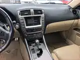 Фото 13 - Lexus IS