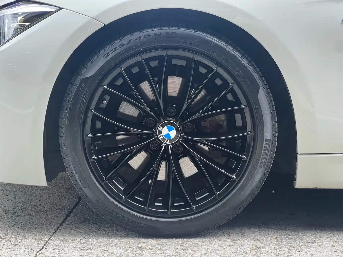 BMW 3 Series 2019 320i M Sport Black Night Edition фото 18