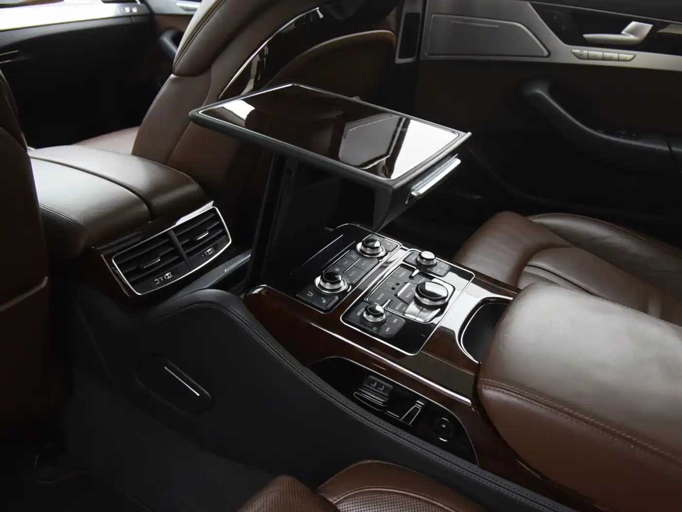 Audi A8 2011 2011 A8L W12 6.3 FSI quattro