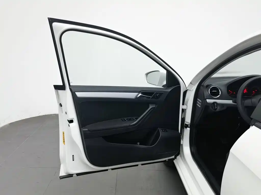 Photo 8 - Volkswagen Jetta