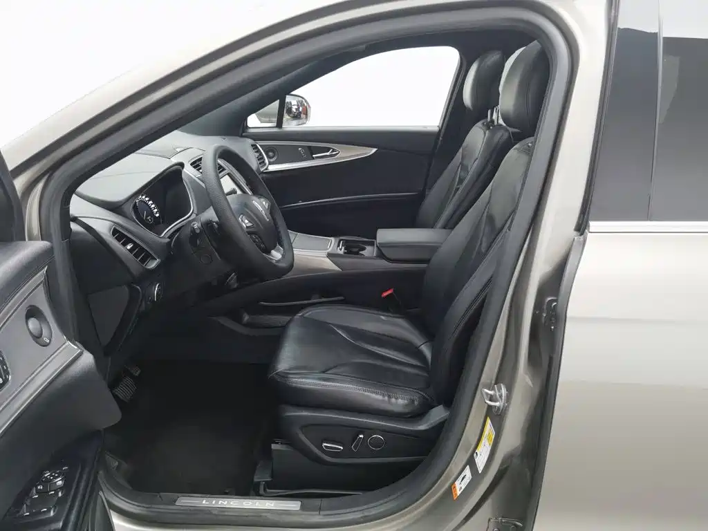Photo 10 - Lincoln MKX