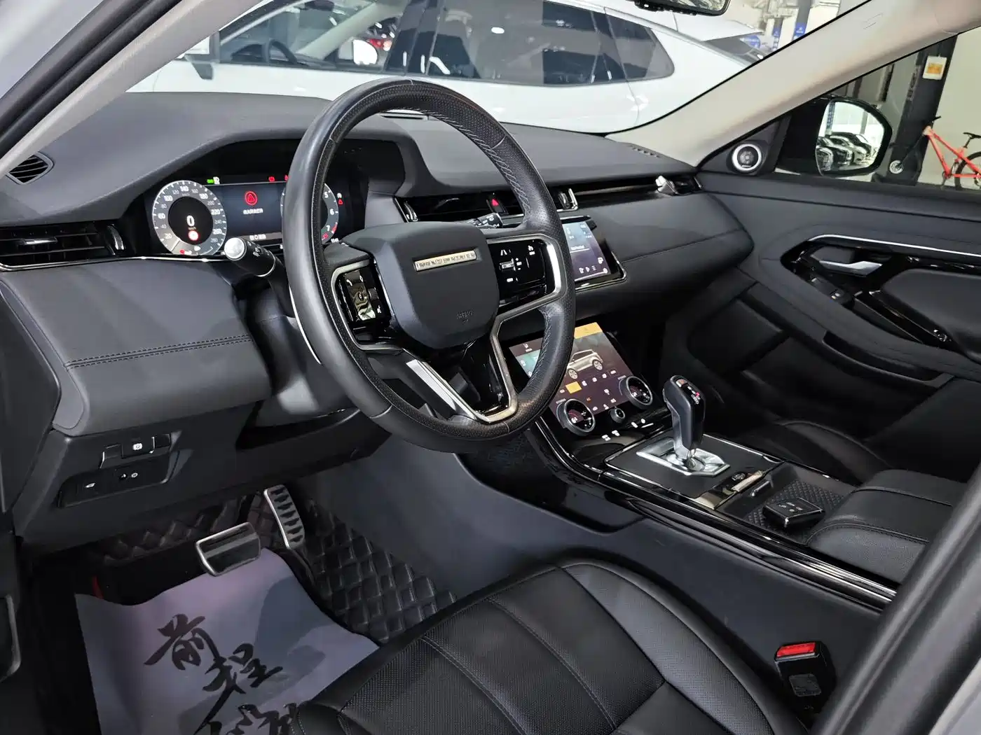 Land Rover Range Rover Evoque 2023 Range Rover Evoque L 249PS Corinthian Bronze Special Edition фото 4