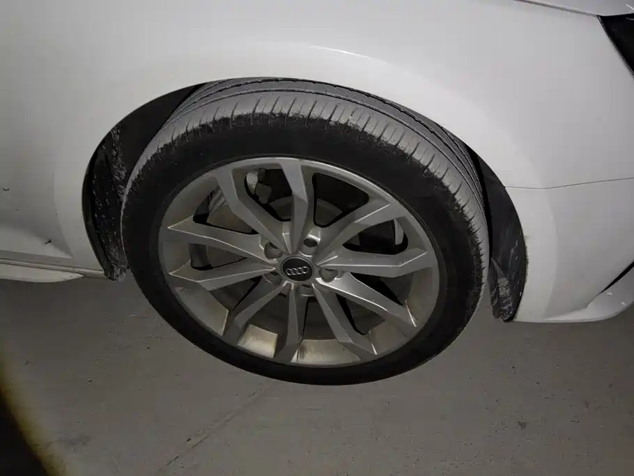 Фото 6 - Audi A4L