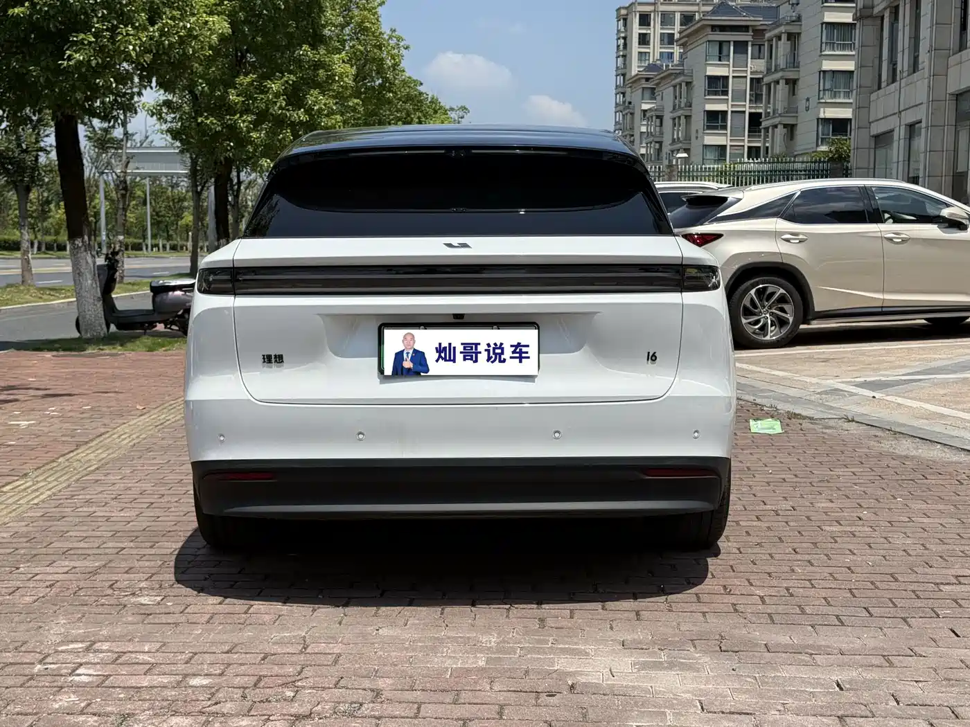 Li Auto i6 2026 2025 2WD Base Model