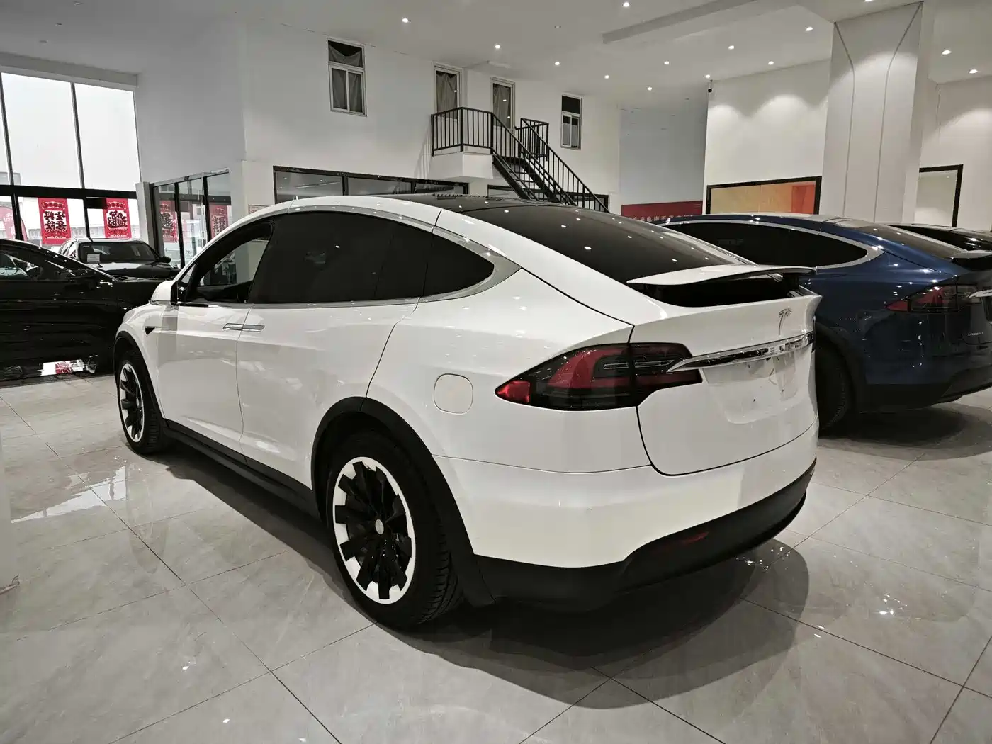 TESLA MODEL X