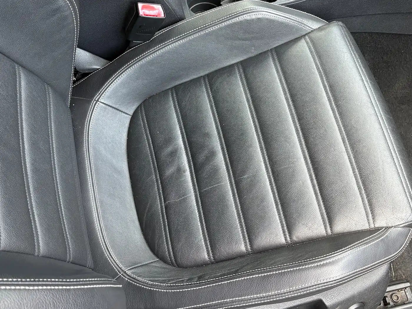 Volkswagen Scirocco 2011 Model R 2.0TSI фото 5