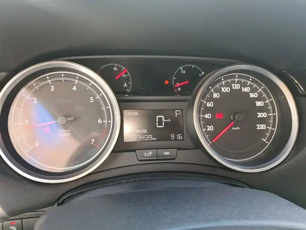 Peugeot 408 2016 1.6T Automatic Luxury Edition фото 12