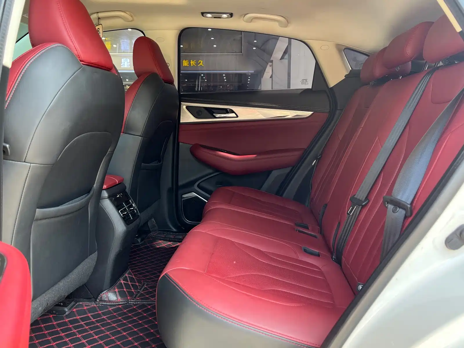 Фото 8 - Changan CS85